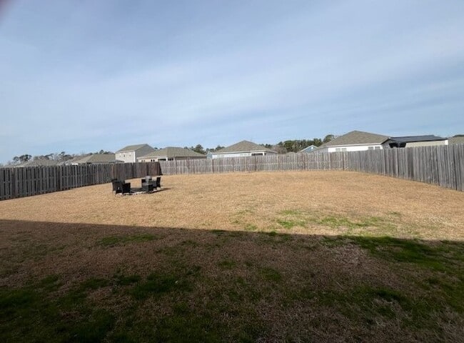 Building Photo - Stunning, Pet Friendly Home!