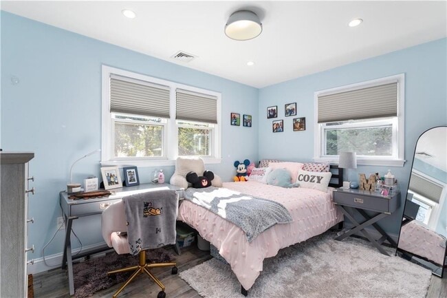 Building Photo - 4 James St