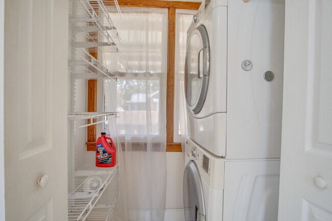 Building Photo - East Pensacola 4BR Home with Loft, Sunroom, Hardwood Floors & Updated Kitchen