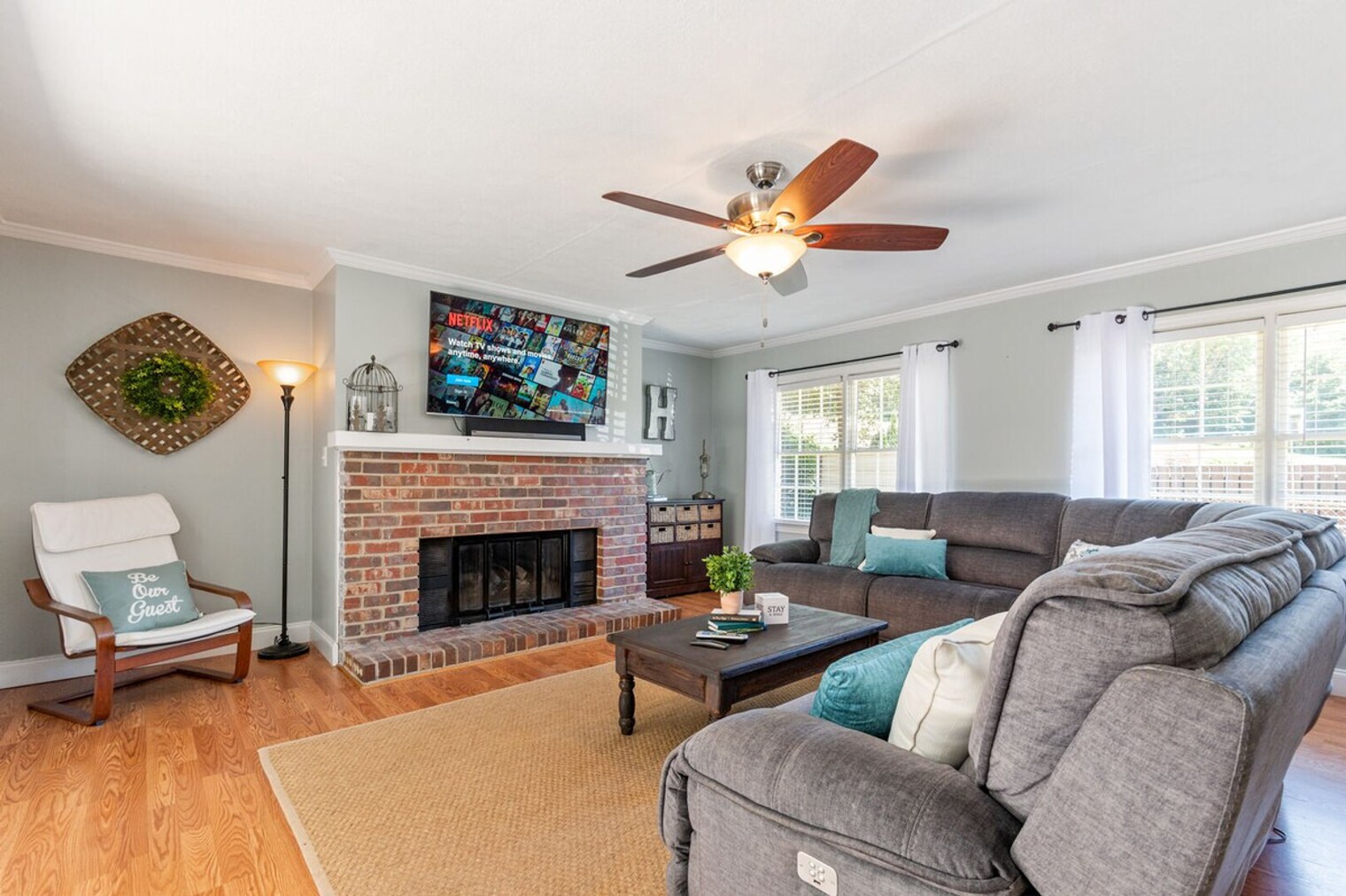 Building Photo - 3926 Pineview Dr SE