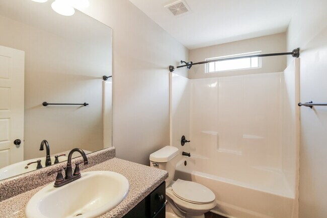 Building Photo - 522 Kirkland Dr