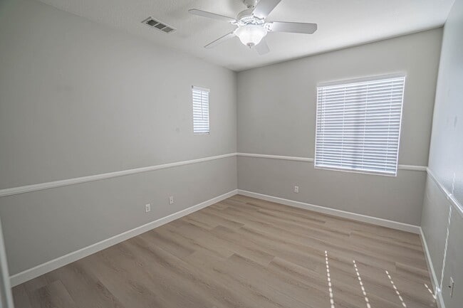 Building Photo - Spacious 4-Bedroom Townhome with Downstairs Bed/Bath in Creekside!