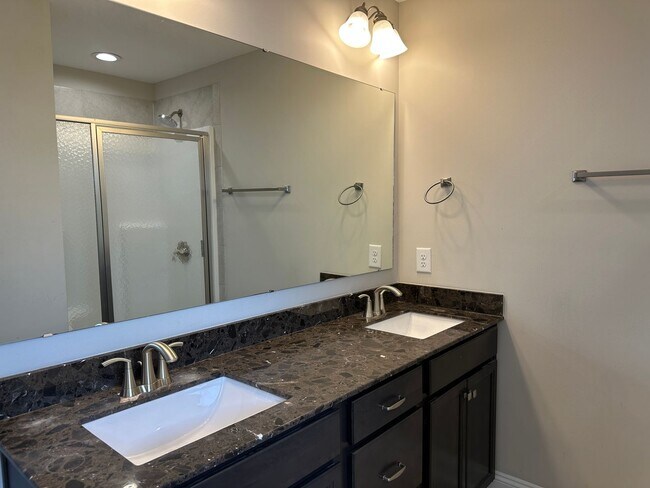 Building Photo - 5233 Debut Ave