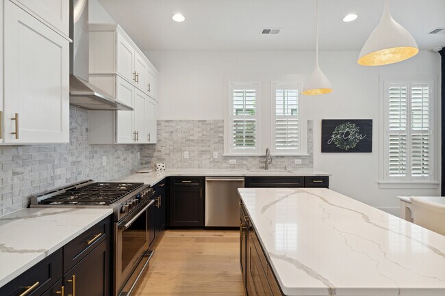 Building Photo - 1470 Mizzen Alley