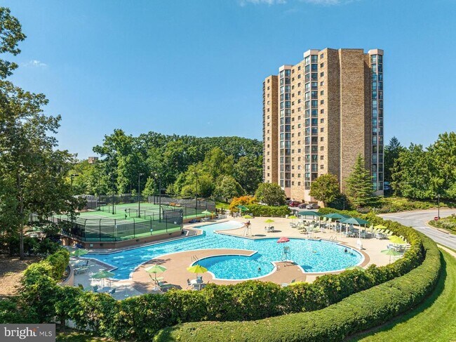 Building Photo - 5901 Mt Eagle Dr
