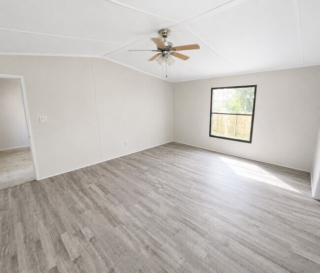 Building Photo - 142 Aspen