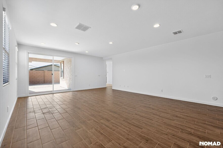 Building Photo - 8159 E Paloma Ave