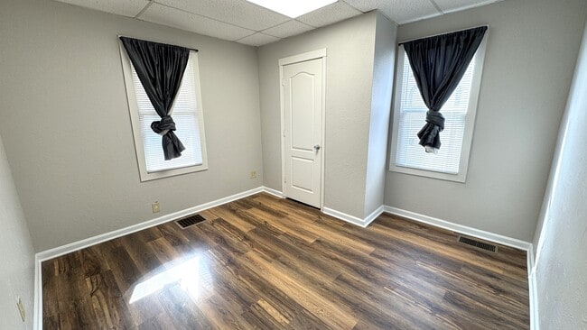 Building Photo - 321 E Tennessee St