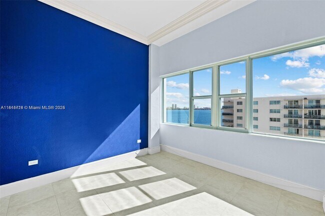 Building Photo - 7545 E Treasure Dr