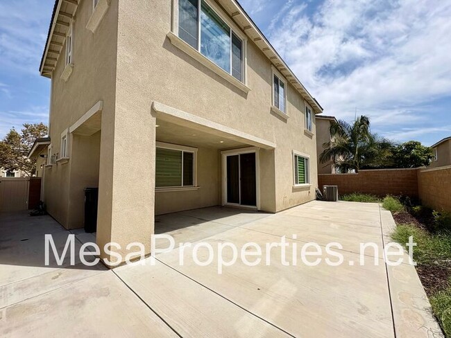 Building Photo - 3244 E Yellowstone Dr