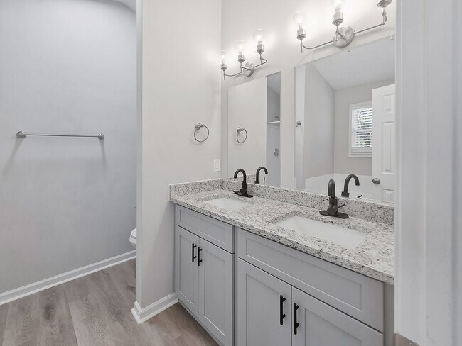 Building Photo - Charming Updated Ranch on Cul-de-Sac with Designer Finishes in Prime Kennesaw Location