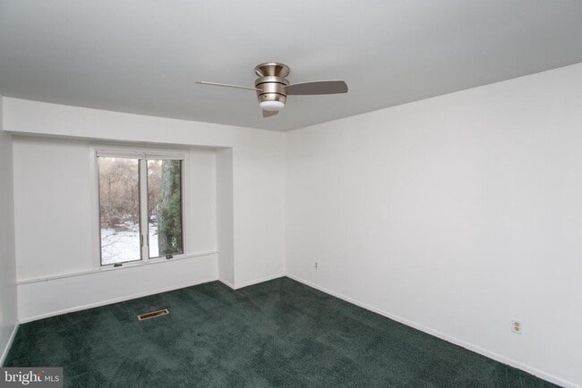 Building Photo - 17 Eden Roc