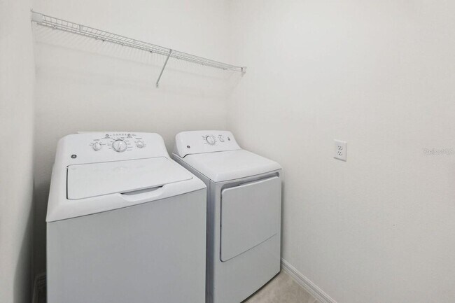 Building Photo - 3462 Caravelle St