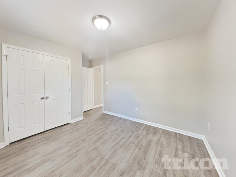 Building Photo - 500 Sunray Dr