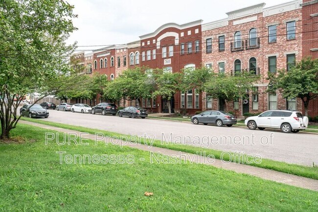 Building Photo - 760 Wedgewood Park