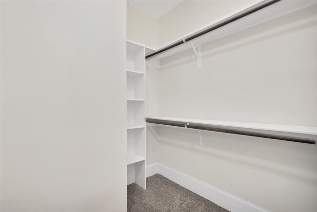 Building Photo - 5451 Larkin St