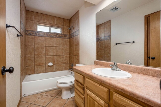 Building Photo - 2353 Saturn Cir