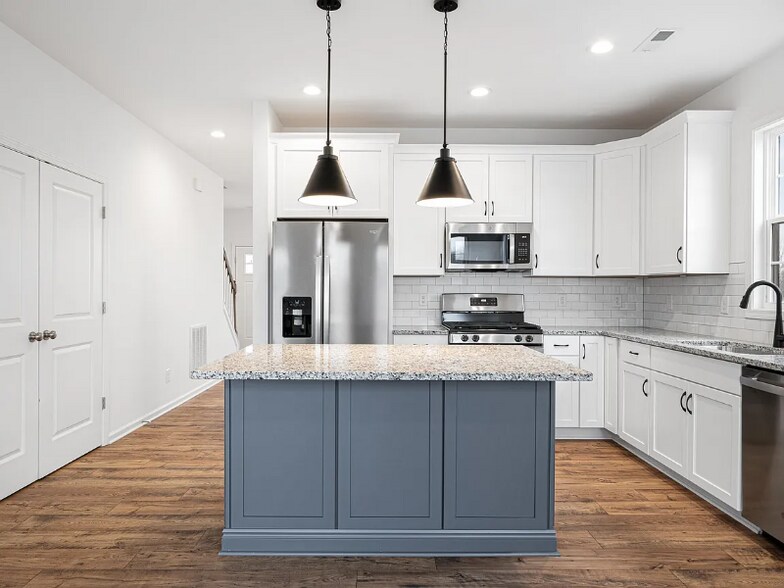 Building Photo - 2005 Kyles Wy