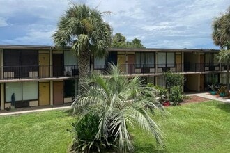 Building Photo - 7900 S Orange Blossom Trl