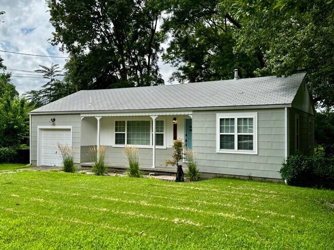 Building Photo - Charming Updated Home in Walkable Westwood