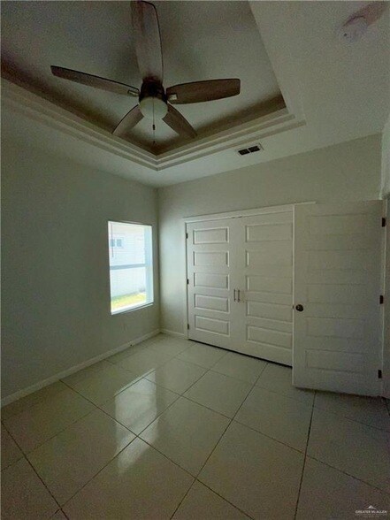 Building Photo - 404 Rafael Dr