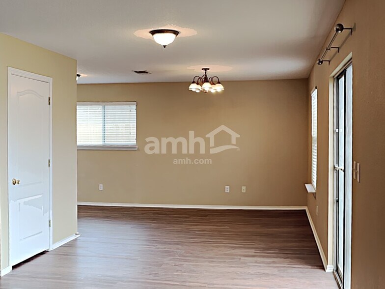 Building Photo - 9211 Mission Run