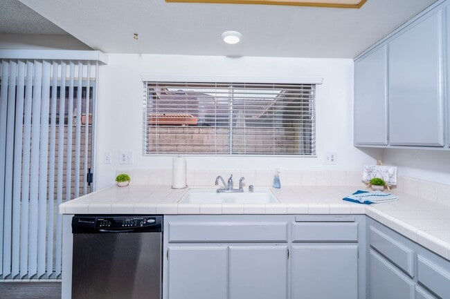 Building Photo - Beautiful 2 bedroom 2 bath Home!!!!