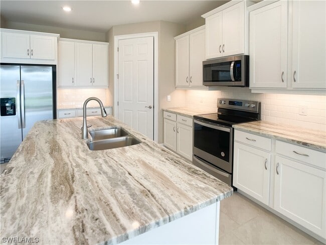 Building Photo - 715 Heather Lk Ave