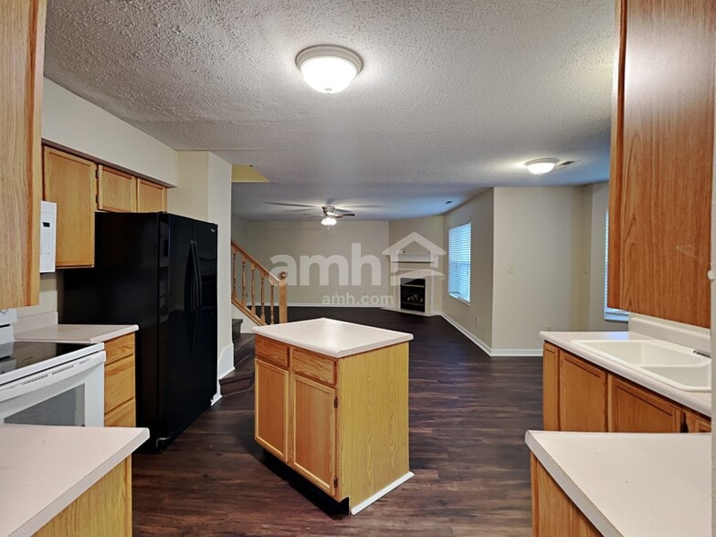 Building Photo - 607 West St