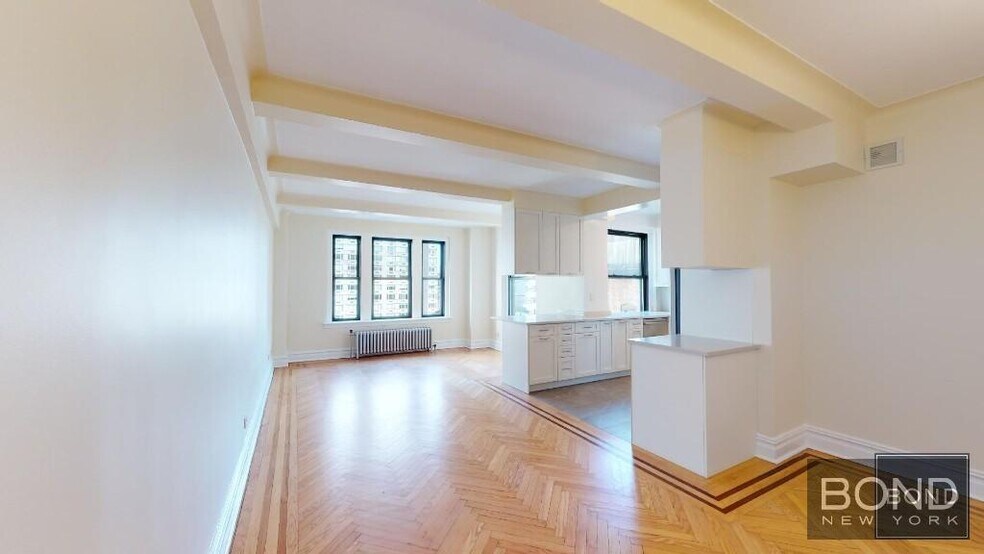 Building Photo - 210 E 68th St
