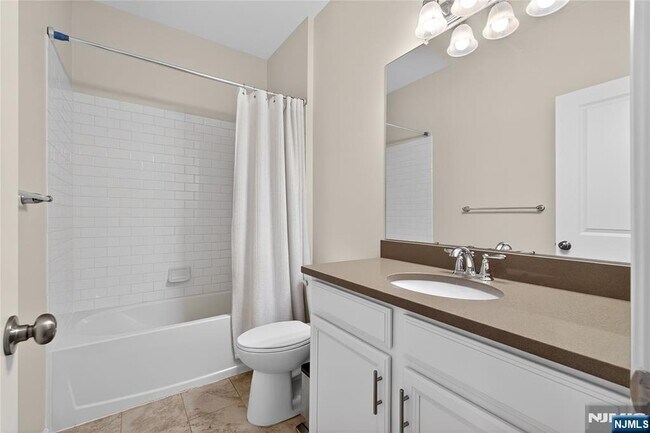 Building Photo - 117 Truman Dr