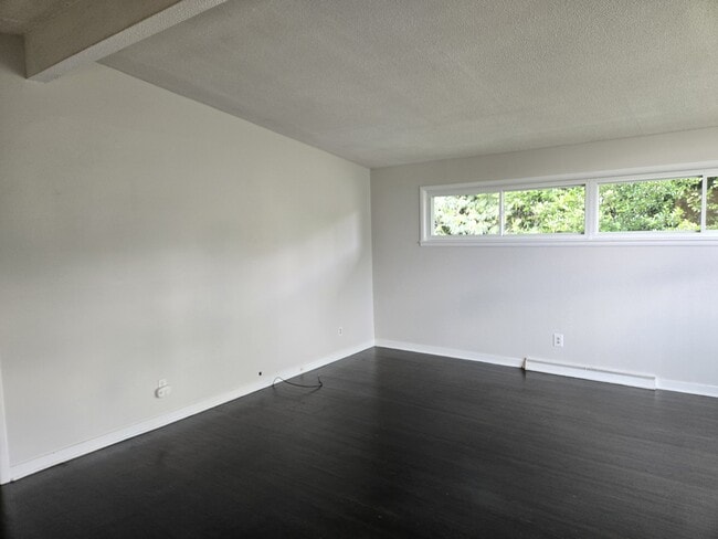 Building Photo - 4048 Dolly Ridge Rd