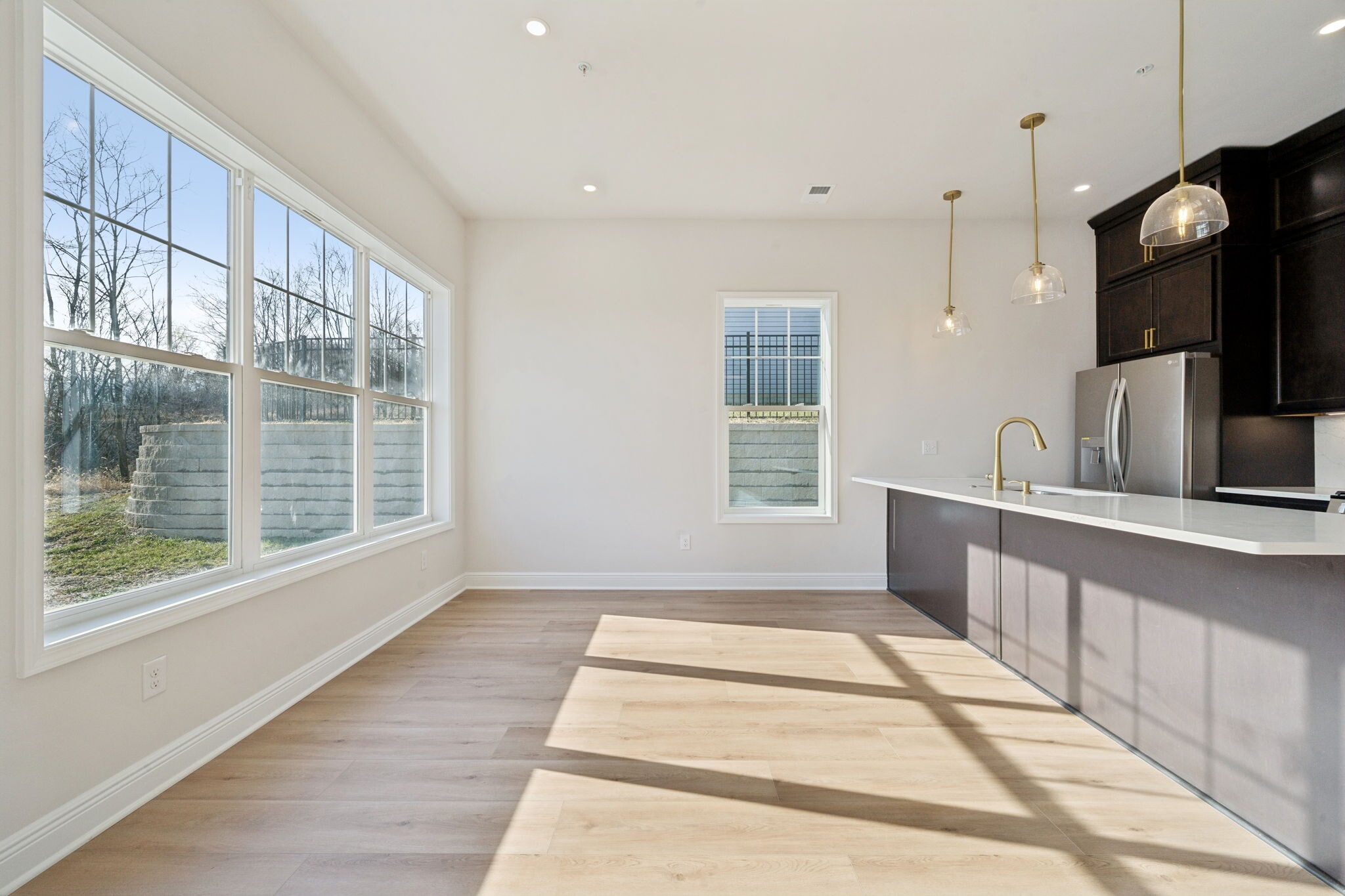 Building Photo - 2215 Lebanon Dr