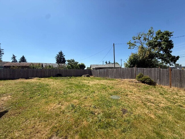Building Photo - 2220 McKinney Ln
