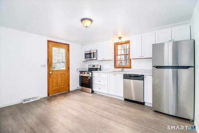 Building Photo - 10 Bonnybrook Dr