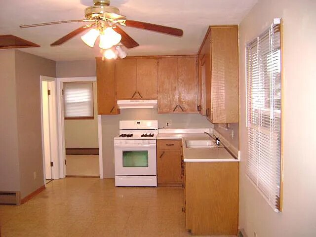 Building Photo - 733 Christianson Ave