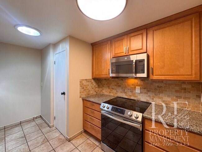 Building Photo - Renovated Poulsbo Home with A/C, & Covered Outdoor Living