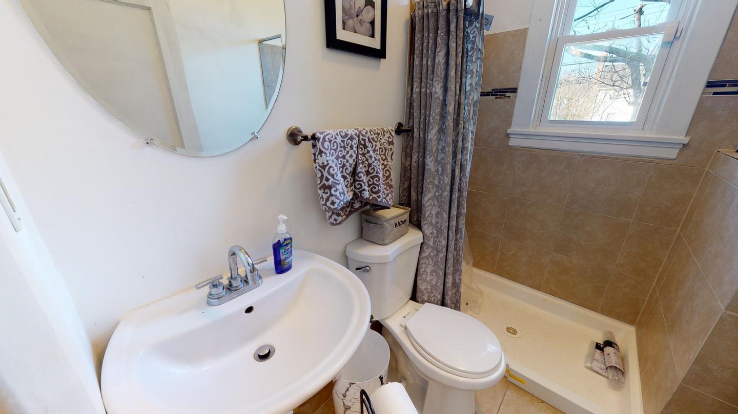 Building Photo - Beautifully updated East Arlington home by...