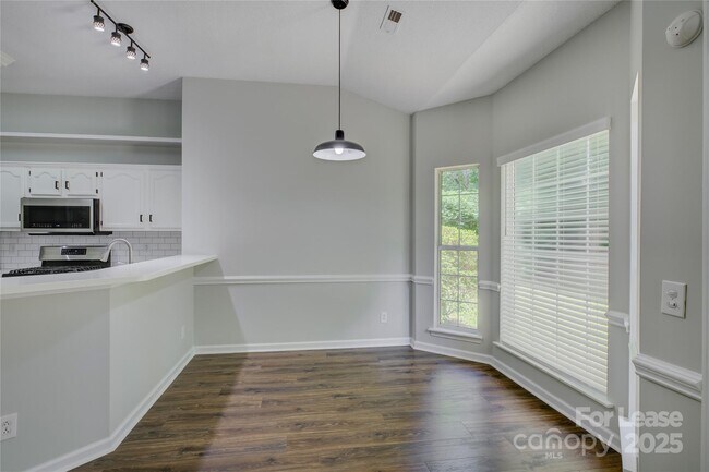 Building Photo - 7017 Scuppernong Ct