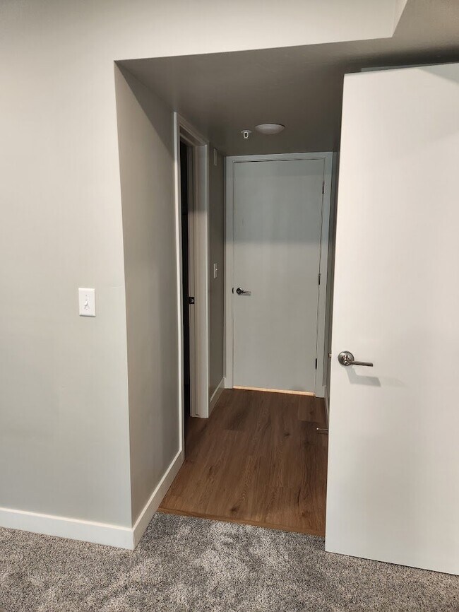 Building Photo - 1032 E 400 S