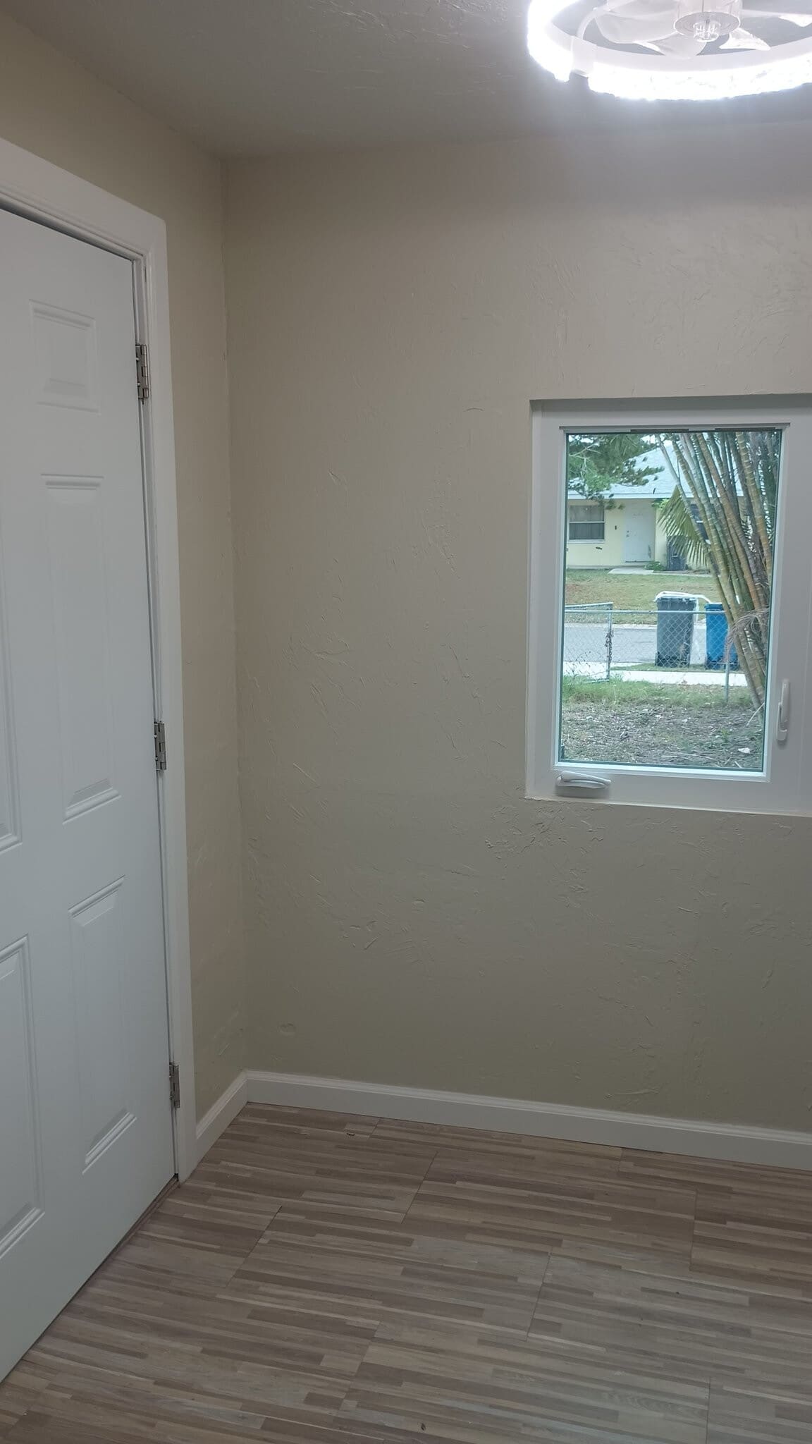 Building Photo - 2715 5th Ave E