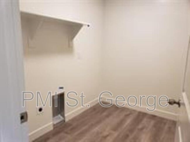 Building Photo - 350 W Old Hwy 91