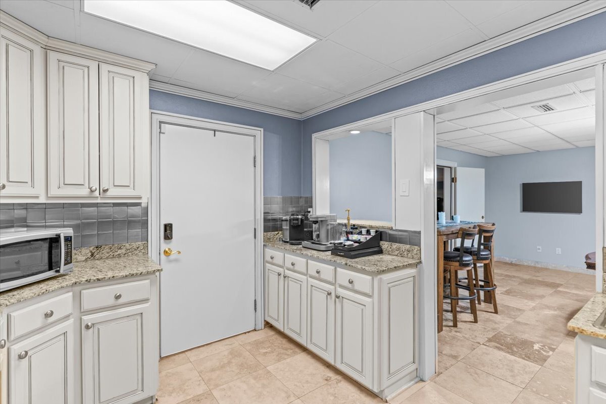 Building Photo - 200 Asphodel Dr