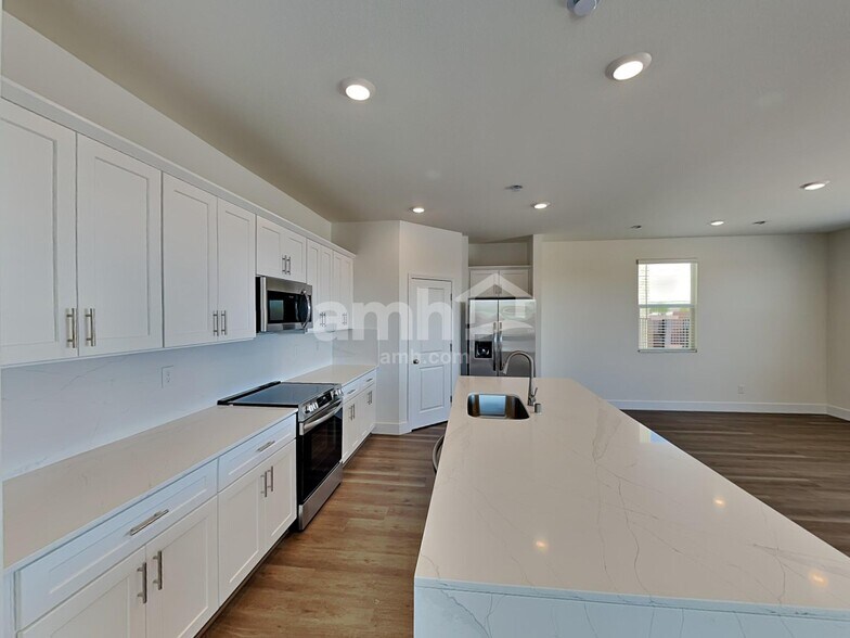 Building Photo - 9586 E Friedel Dr