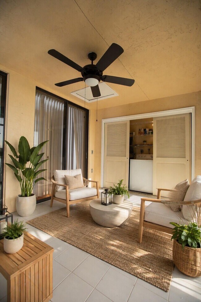 Building Photo - 2738 Carambola Cir S