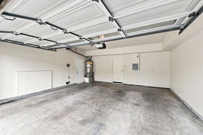 Building Photo - 914 Baines St