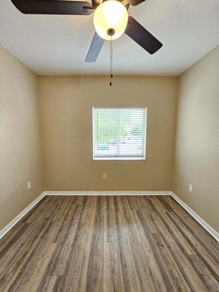Building Photo - 1063 Golden Lakes Blvd