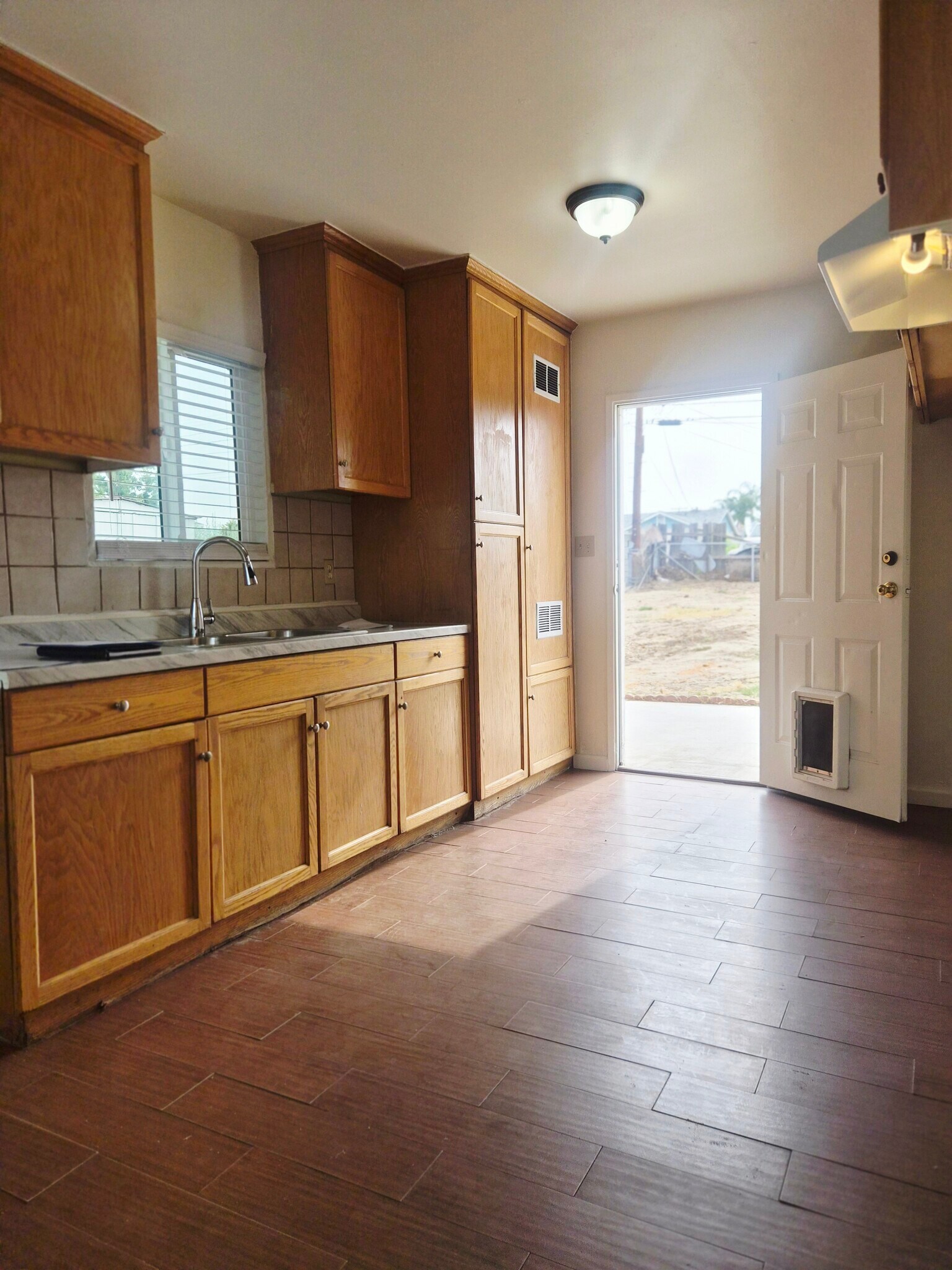Building Photo - 9943 Catawba Ave