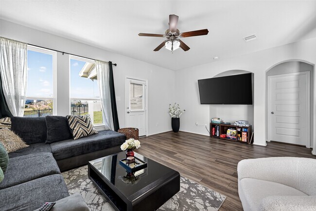 Building Photo - 1601 Darwin Cedar Dr