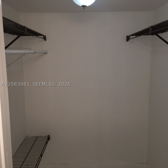 Building Photo - 13701 SW Kendale Lakes Cir